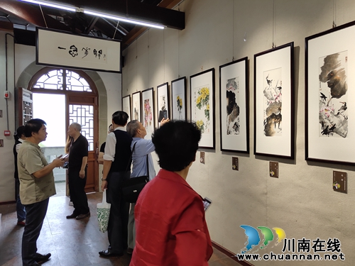 中秋小长假好去处&nbsp;到泸州东门口城楼看画展(图2)