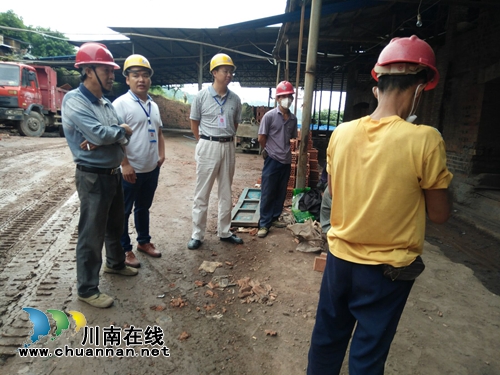 泸县立石镇开展节前安全生产大检查(图1)