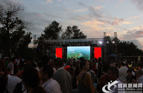 宜宾江安首个户外音乐节开幕&nbsp;热闹一个村(图1)