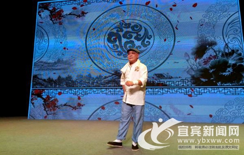 川滇黔14市州京剧票友艺术展演会在宜宾举行(图1) 川滇黔14市州京剧票友艺术展演会在宜宾举行(图1)