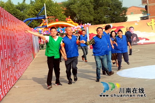 成长心连心大型公益活动走进纳溪护国中学(图3) 成长心连心大型公益活动走进纳溪护国中学(图3)