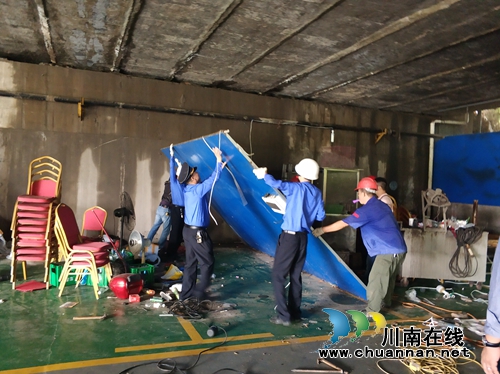 泸县城管执法局：依法拆除违章建筑&nbsp;强势推进违建治理攻坚行动(图2)