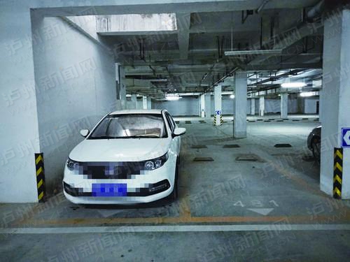 泸州市民花1万“好处费”只买到“微型”车位(图1)