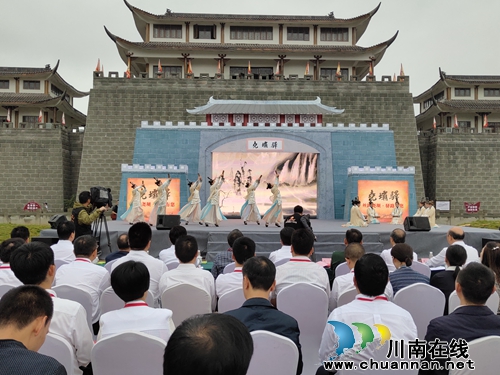 泸州尧坝驿盛大开街 “华夏百家姓”备受期待(图2) 泸州尧坝驿盛大开街 “华夏百家姓”备受期待(图2)