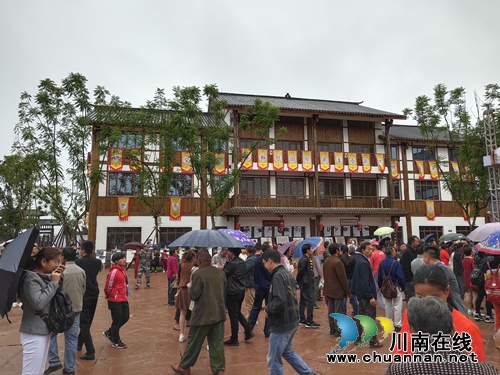 泸州尧坝驿盛大开街 “华夏百家姓”备受期待(图4) 泸州尧坝驿盛大开街 “华夏百家姓”备受期待(图4)