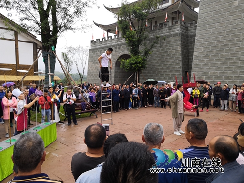泸州尧坝驿盛大开街 “华夏百家姓”备受期待(图7) 泸州尧坝驿盛大开街 “华夏百家姓”备受期待(图7)