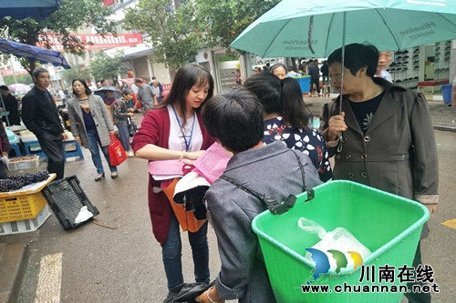 合江县大桥镇:开展“拒绝邪教，人人参与”反邪教法治宣传活动(图1)