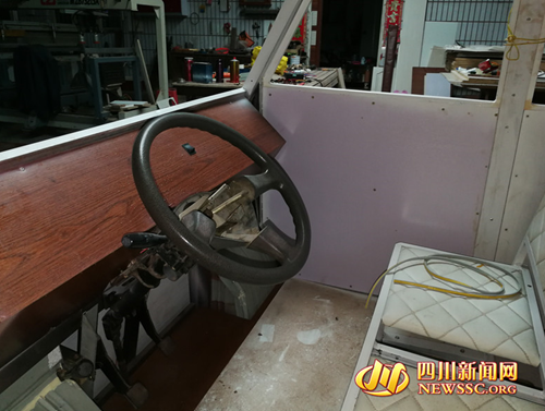 自贡牛人用木工手艺造出一辆“电动汽车”(图2)