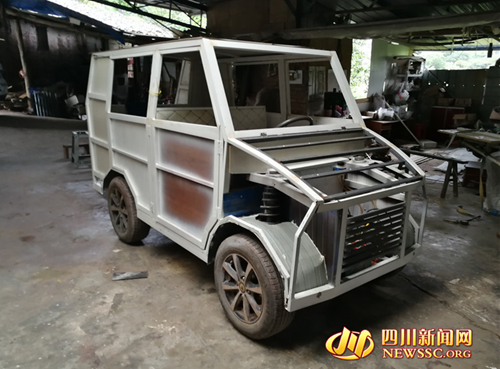 自贡牛人用木工手艺造出一辆“电动汽车”(图3)