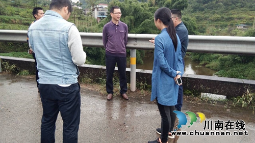 泸县政协副主席朱兵到百和镇开展河长制调研工作(图1)