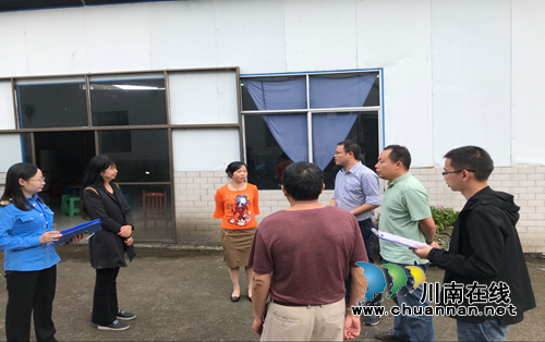 龙马潭区特兴街道开展食品安全专项检查迎国庆(图1) 龙马潭区特兴街道开展食品安全专项检查迎国庆(图1)