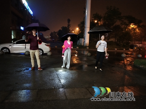 江阳区张坝街道:治安巡逻不松懈 筑牢双节“安全网”(图1) 江阳区张坝街道:治安巡逻不松懈 筑牢双节“安全网”(图1)