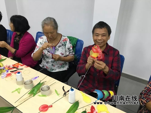 江阳区华阳街道华宜社区开展“花好月圆·快乐中秋”手工制作活动(图3)