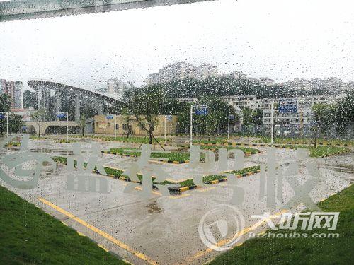 泸州蓝田客运站关闭 变身驾校训练场引发质疑(图2) 泸州蓝田客运站关闭 变身驾校训练场引发质疑(图2)