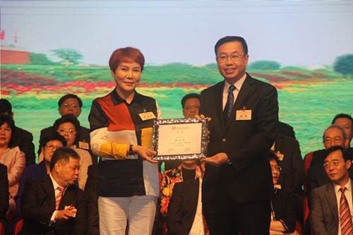 香港工商总会换届&nbsp;川籍港商唐安英任会董会会长(图5)