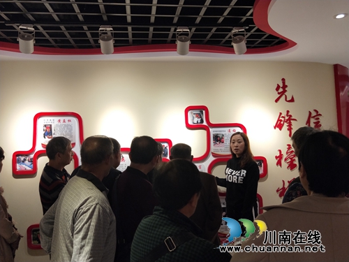 莲花池街道宏达社区：举行“不忘初心·感怀先烈·迎国庆”主题党日活动(图3)