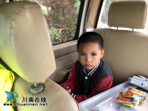 粗心爷爷遗忘小男孩&nbsp;&nbsp;高速交警热心救助(图3)