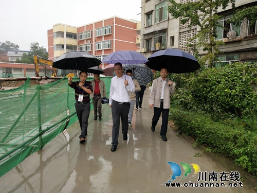 泸县县委常委副县长赵领到百和镇检查节前安全生产工作(图1)