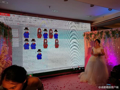 自贡新人婚礼秀另类恩爱，看得亲友目瞪口呆(图2)