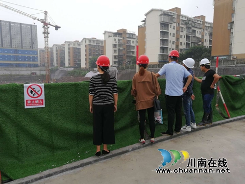 龙马潭区红星街道持续开展“双节”前安全大检查(图1)