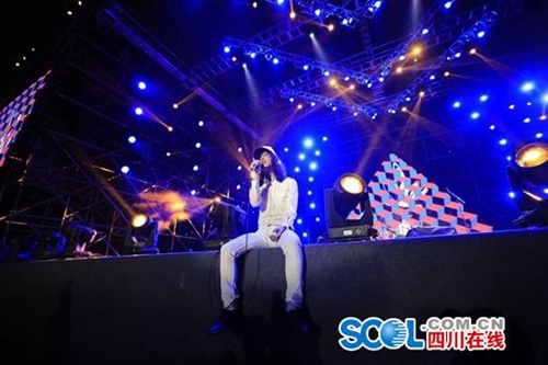 首届宜宾南溪·长江第一湾糖果山音乐节落幕(图3) 首届宜宾南溪·长江第一湾糖果山音乐节落幕(图3)