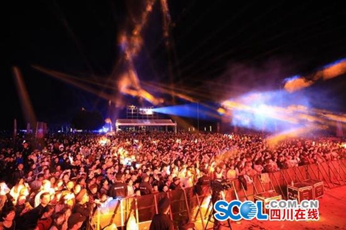 首届宜宾南溪·长江第一湾糖果山音乐节落幕(图2) 首届宜宾南溪·长江第一湾糖果山音乐节落幕(图2)