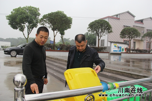 泸县政协主席李镇到云龙镇督查推广垃圾分类工作进展情况(图1)