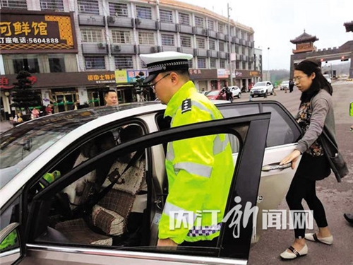 内江孕妇驾车到医院生子&nbsp;交警代驾护送保平安(图1)