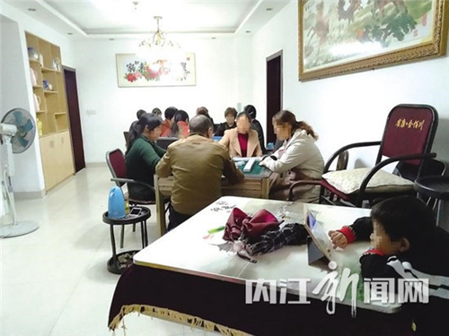 内江:小区住房改成麻将馆 噪音嘈杂激民怨(图2) 内江:小区住房改成麻将馆 噪音嘈杂激民怨(图2)