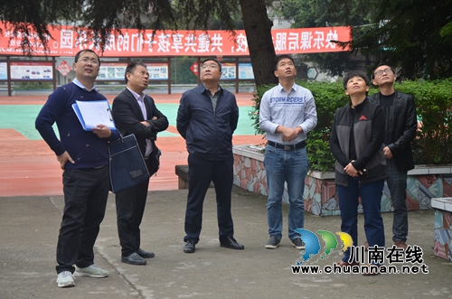泸县太伏镇党委书记率队开展校园安全大检查(图1)