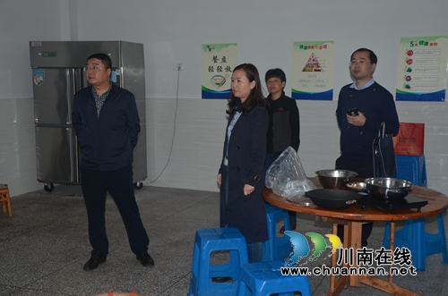 泸县太伏镇党委书记率队开展校园安全大检查(图2)