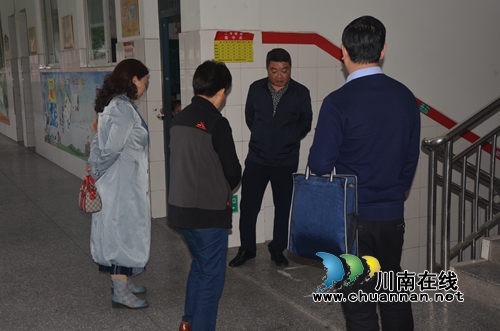 泸县太伏镇党委书记率队开展校园安全大检查(图3)