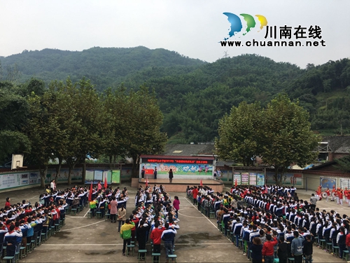 叙永县向林镇中心校开展“争做新时代好少年”建队日活动(图1)
