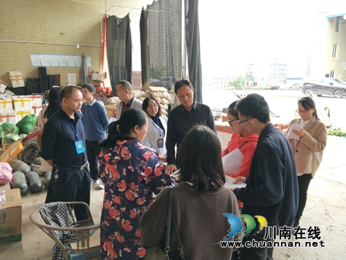 江阳区食药监局到合江县合江镇开展农村食品市场交叉检查(图3) 江阳区食药监局到合江县合江镇开展农村食品市场交叉检查(图3)