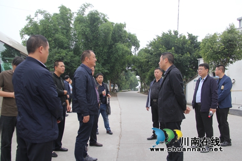 市委农工委到泸县云龙镇督查农村垃圾分类工作(图1)