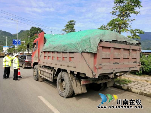 宜宾筠连交警大队大力开展货车交通违法整治行动(图1)