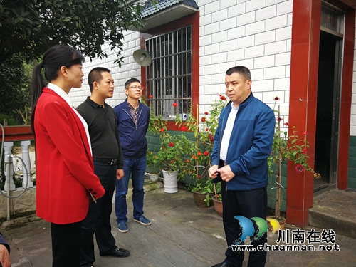 泸县政协主席李镇率队调研泸县农村生活垃圾处理工作(图1) 泸县政协主席李镇率队调研泸县农村生活垃圾处理工作(图1)