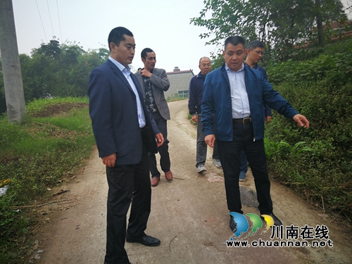 泸县政协主席李镇率队调研泸县农村生活垃圾处理工作(图2) 泸县政协主席李镇率队调研泸县农村生活垃圾处理工作(图2)