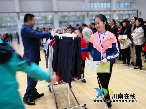 今天遴选我做主！泸州十二中举行遴选校服供应商现场会(图3)