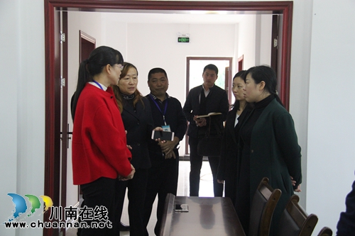 泸州市委组织部调研泸县云龙镇党员远程教育工作(图1)