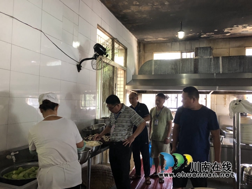 泸县立石镇开展食品卫生专项治理行动(图1)