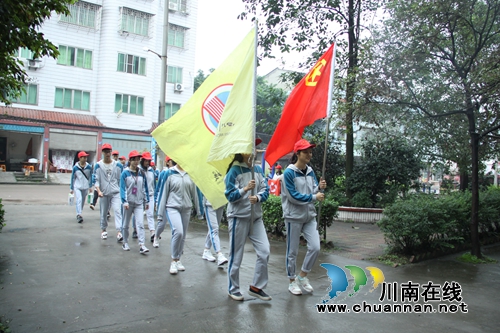 泸县建校：“爱满重阳节•情暖老人心”慰问活动暖人心(图1)