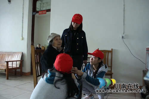 泸县建校：“爱满重阳节•情暖老人心”慰问活动暖人心(图2)