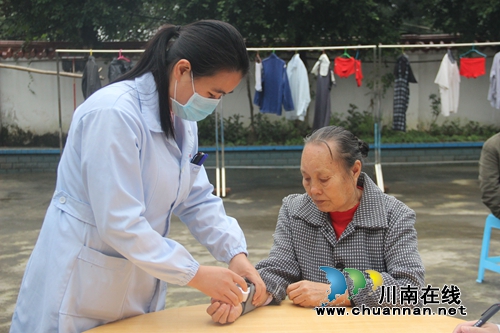 纳溪区棉花坡镇：情系敬老院&nbsp;重阳送温暖(图1)