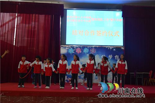 泸州十八中、安宁中心校举行重阳节九狮敬老院慰问活动暨两校“携手共建”结对合作签约仪式(图13)