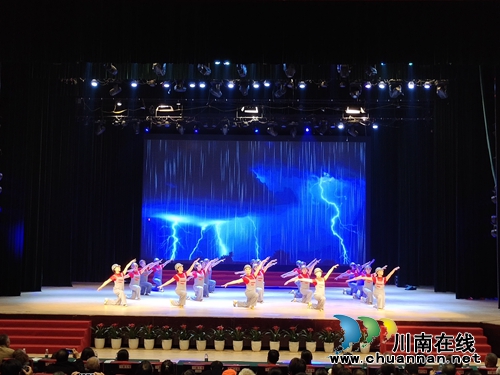 不忘初心！泸州市老年大学举办主题文艺汇演(图3)