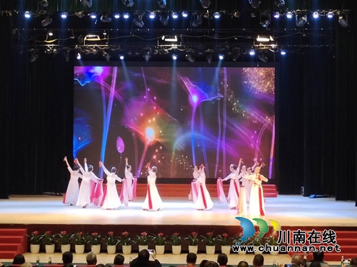 不忘初心！泸州市老年大学举办主题文艺汇演(图9)