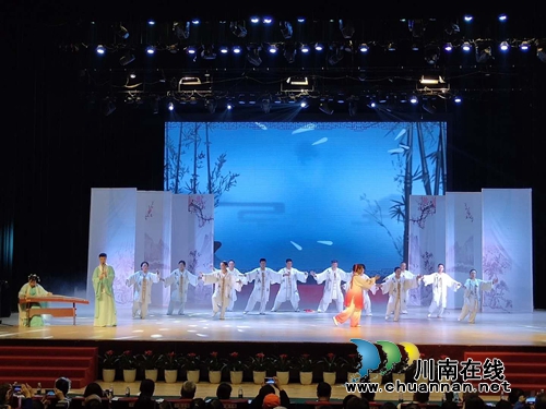 不忘初心！泸州市老年大学举办主题文艺汇演(图10)