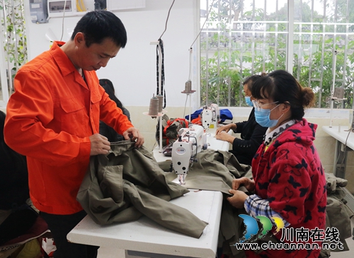 泸州龙马潭：扶贫车间忙生产&nbsp;&nbsp;村民致富奔小康(图3)