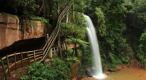 重阳登高赤水戈千崖，体验步步惊心7D玻璃桥(图2)